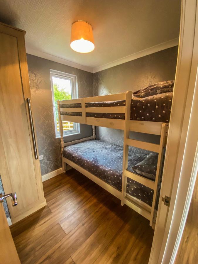 Immaculate 3-Bedroom Private Lodge Near York Exterior photo